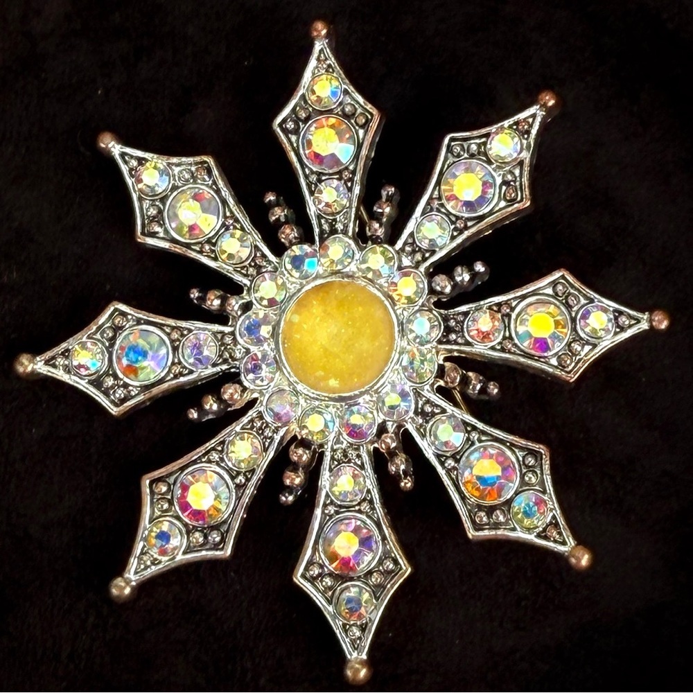 Colorful Vintage SilvertoneStarburst Brooch with Yellow Center - Picture 4 of 7
